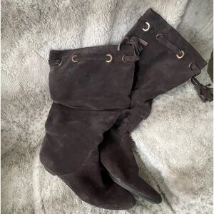 Brown slouching boots in brown suede 10M